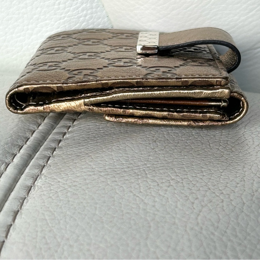 🌟Gucci Gold Leather Embossed Monogram Wallet - Picture 3 of 15